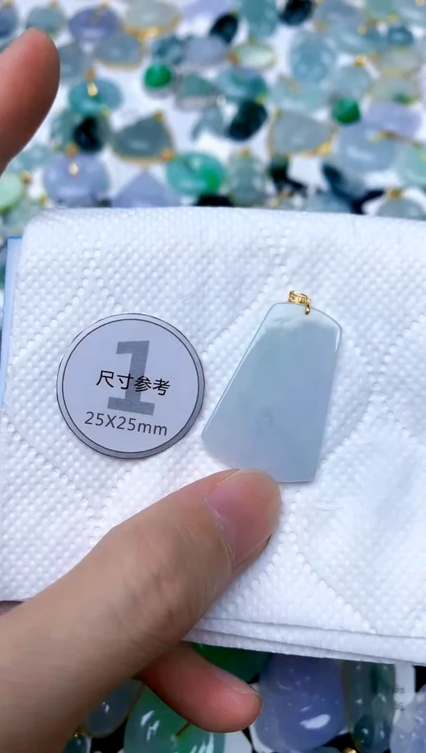 颈饰18K金镶嵌翡翠天然A货翡翠