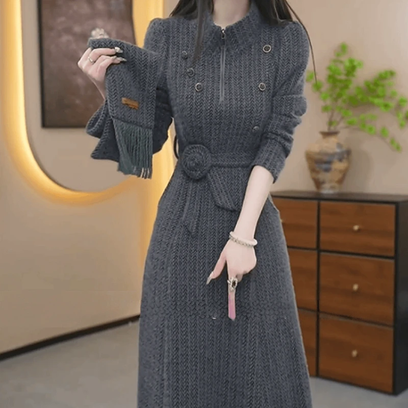 B235【连衣裙】2025秋冬新款时尚保暖加厚显瘦搭配围巾高贵连衣裙