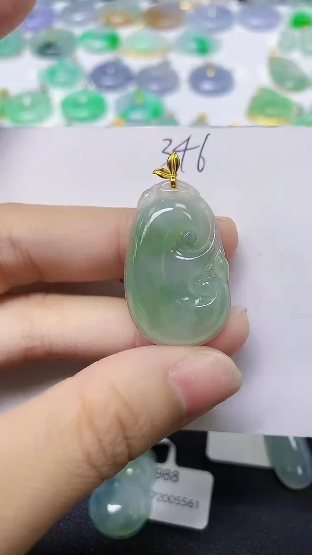 翡翠18K金镶嵌颈饰天然缅甸翡翠A货