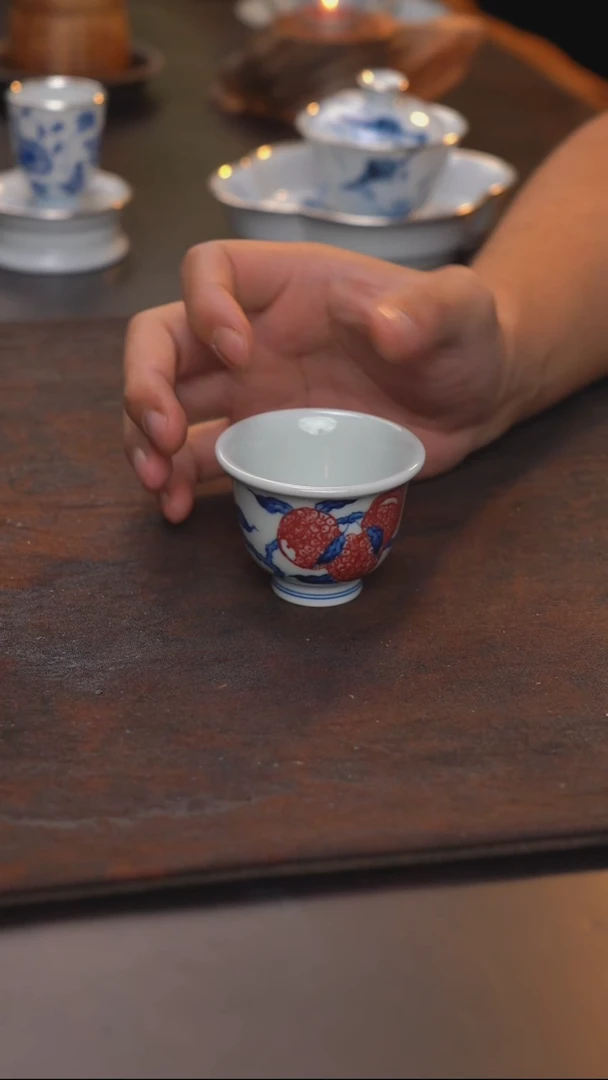 釉里红荔枝小压手杯