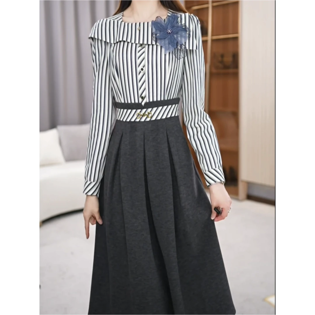 2025春季新款设计感方口领条纹时尚拼接修身显瘦中长款长袖连衣裙