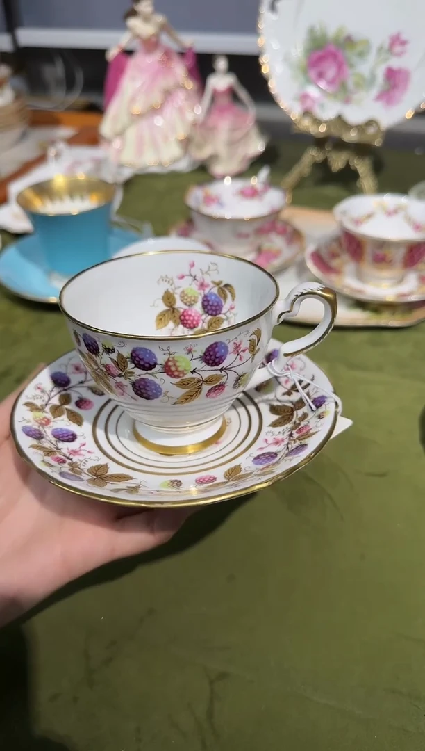 摆件如图所示 碳点釉点窑点属于正常 介意勿拍