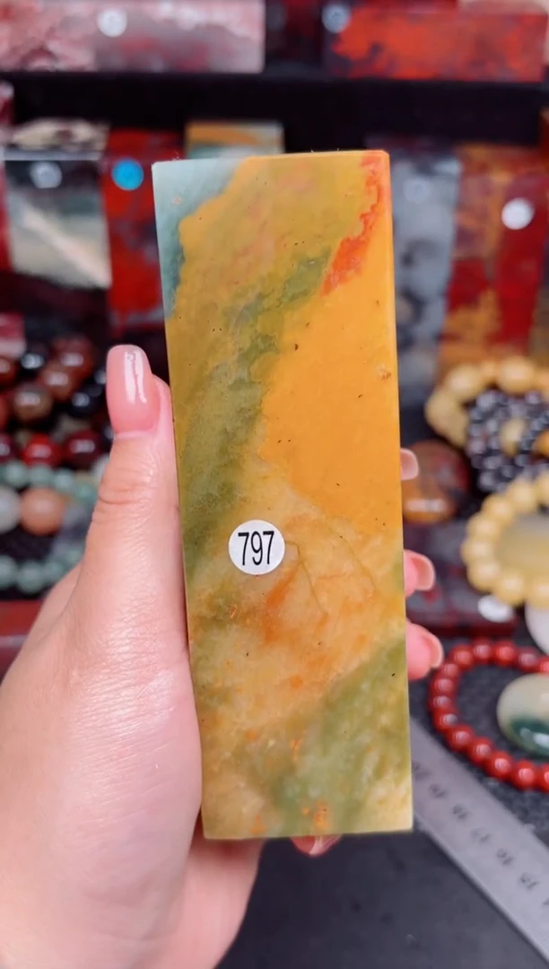 玉桂林鸡血玉印章摆件797