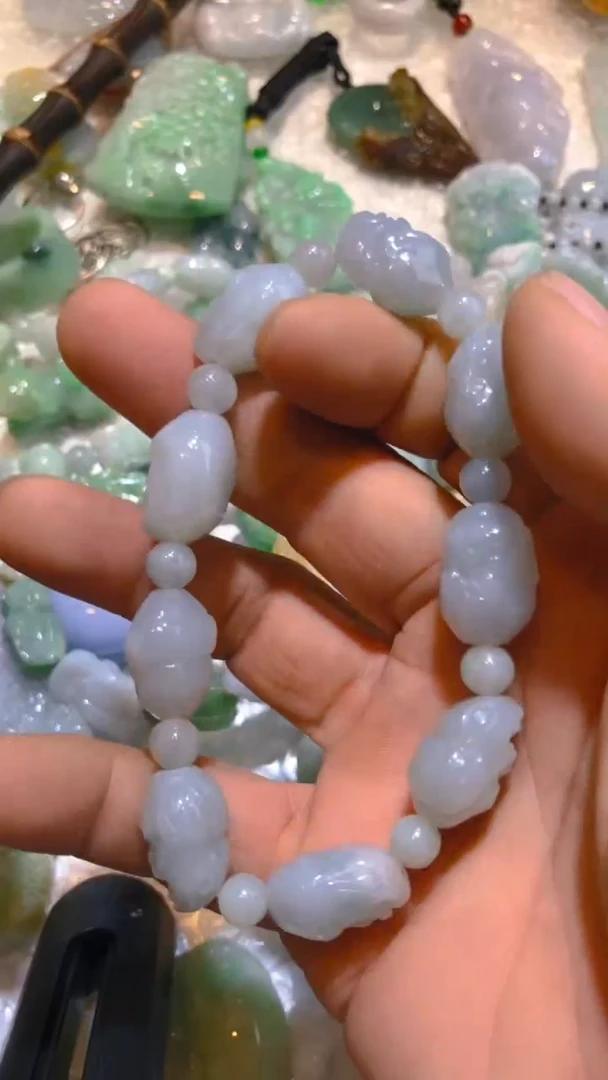 【闪购商品】翡翠吊坠(不含链)未镶嵌罗汉手串