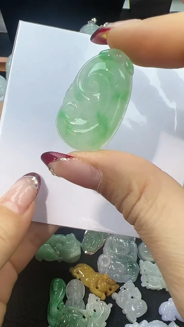 【闪购商品】翡翠颈饰未镶嵌如意