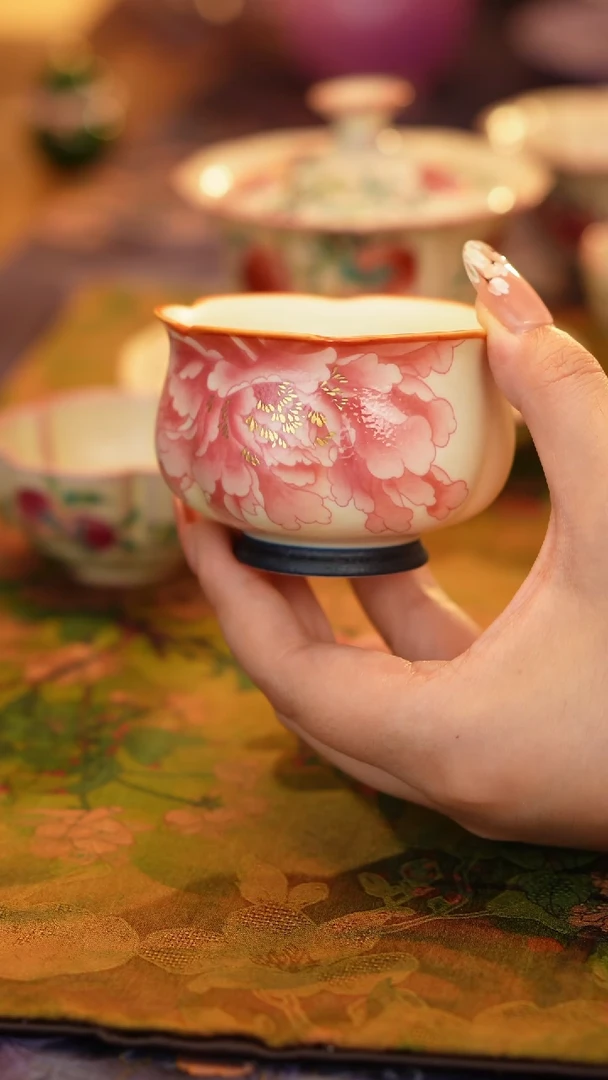 岩矿白牡丹花口杯·····