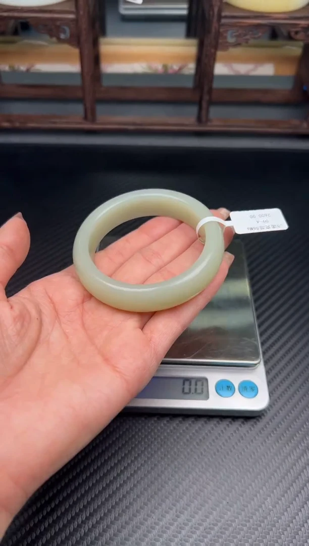 未镶嵌手镯和田玉小*溜且末微色差迪克兰二细56Ms