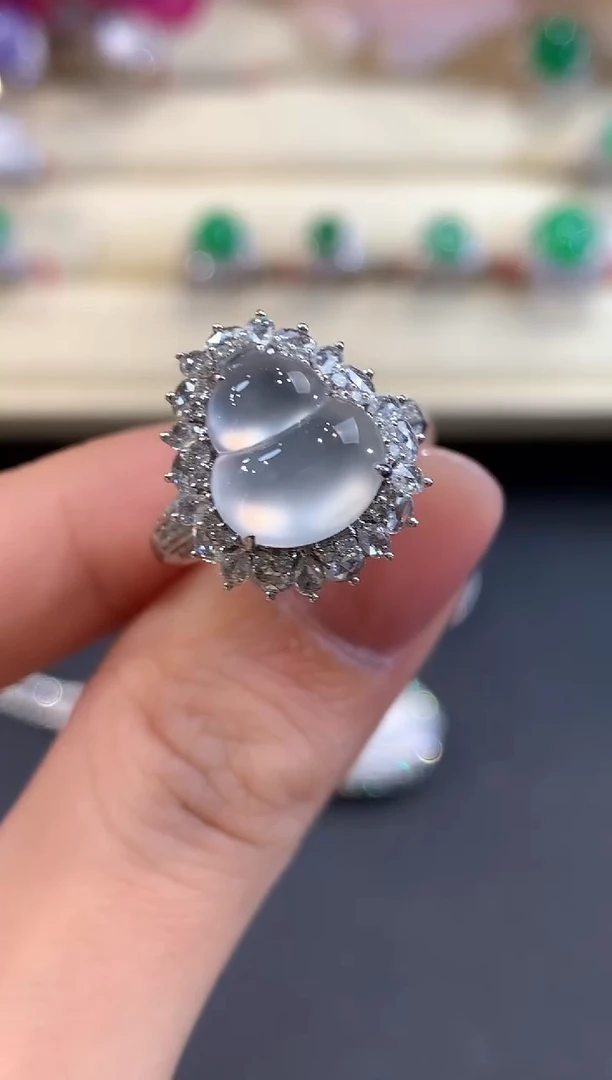 18K金镶嵌戒指翡翠a106