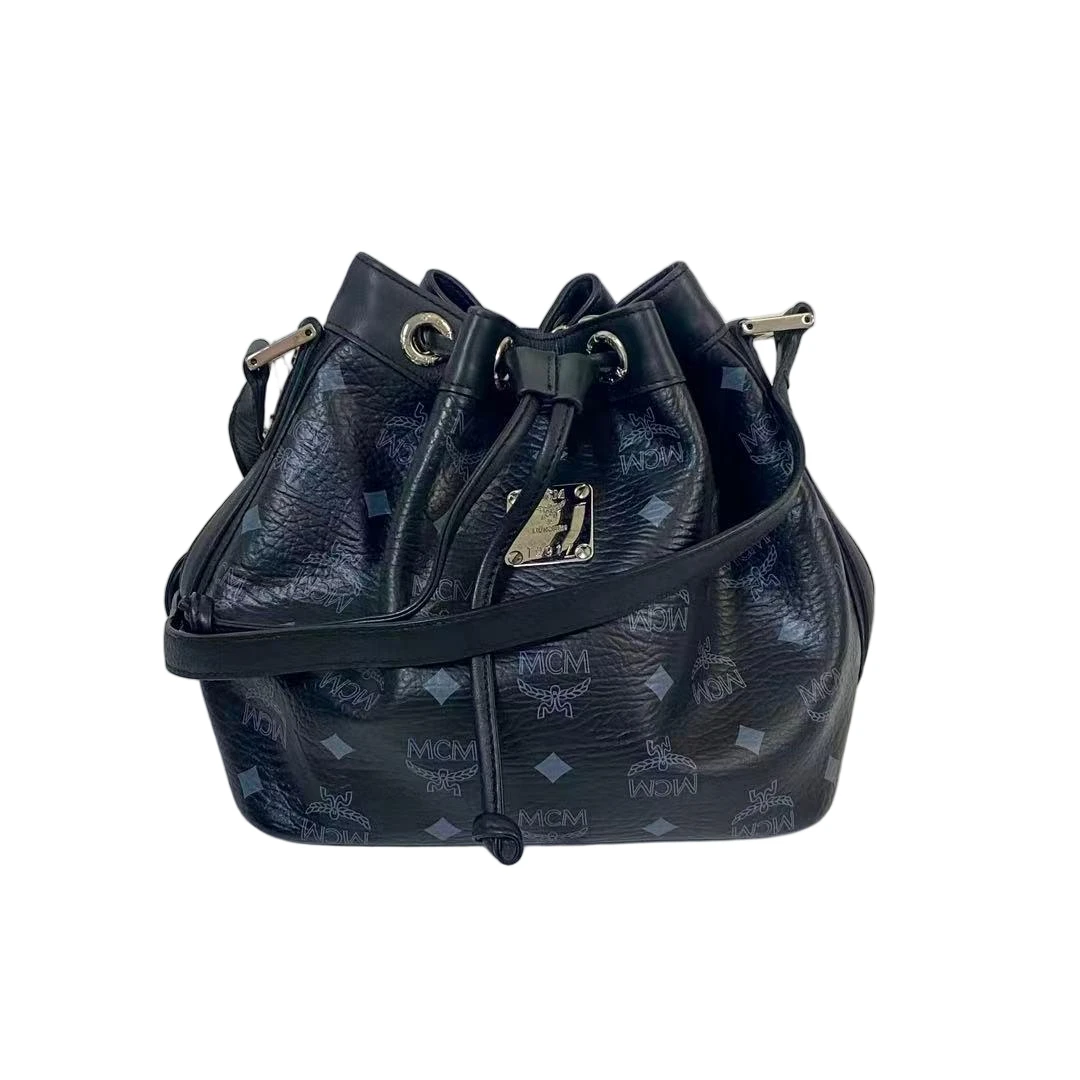 95新 MCM 经典老花黑色全皮单肩斜挎水桶包  2509M005