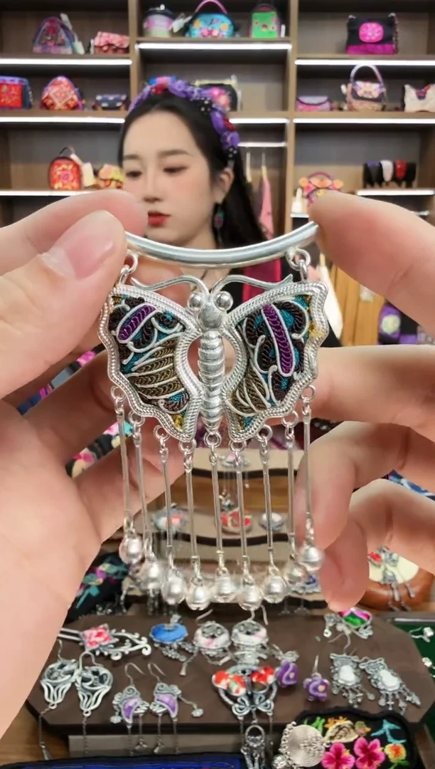 【闪购商品】织绣154蒙阿苏苗绣传承