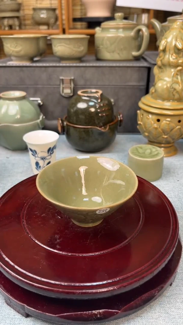 壶耀州窑·片儿白青瓷牡丹纹斗笠盏