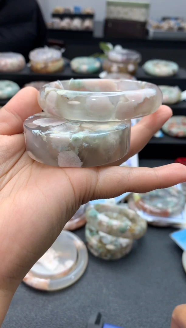 未镶嵌手镯石英质玉（61-62圈口）赠送镯心