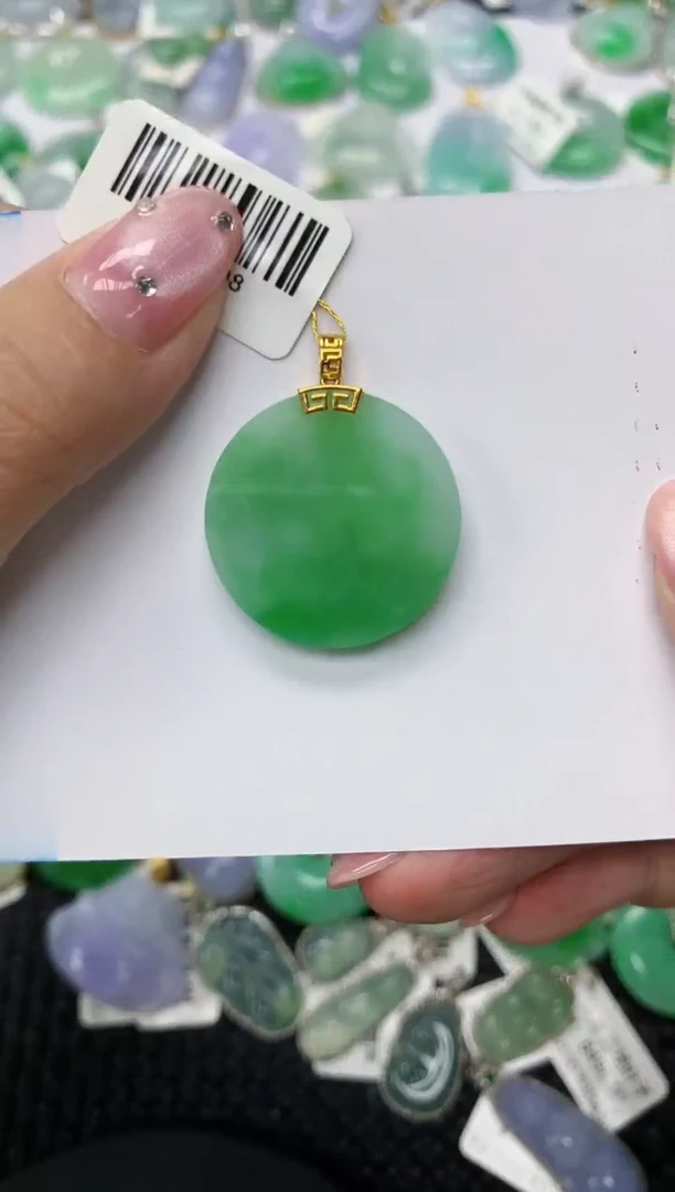 翡翠18K金镶嵌颈饰1111111111