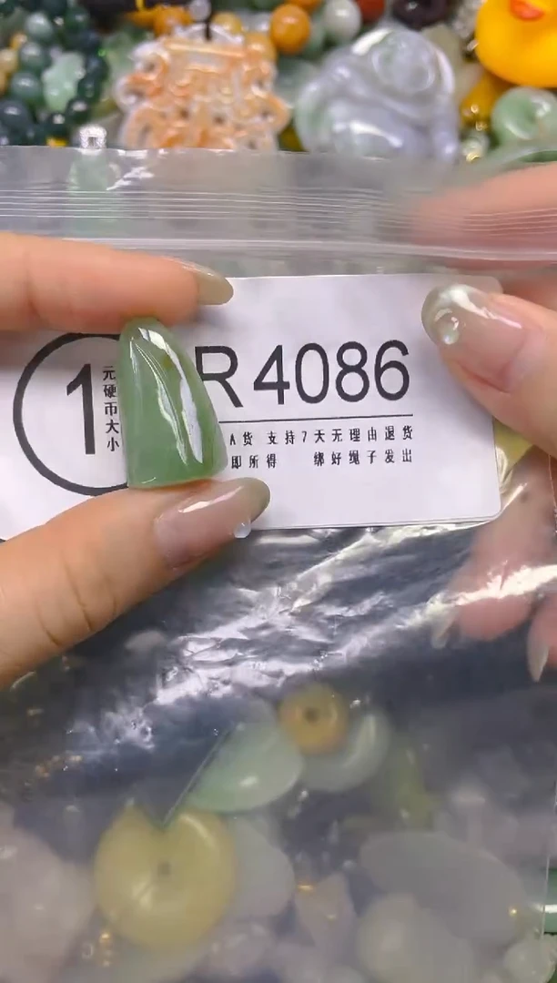 翡翠未镶嵌颈饰/R/翡翠A货,一件也是批发价