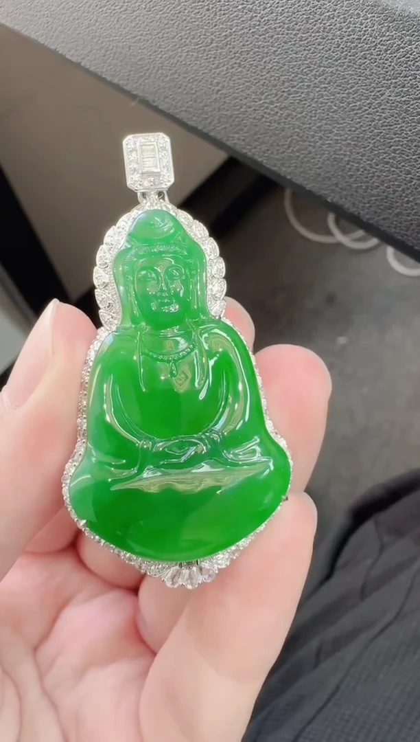 颈饰18K金镶嵌翡翠寄售回流，24小时鉴赏期