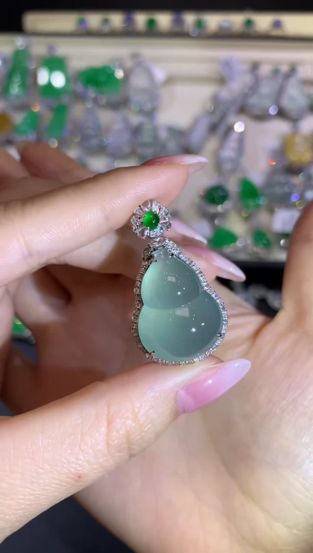 吊坠(不含链)18K金镶嵌翡翠68-葫芦