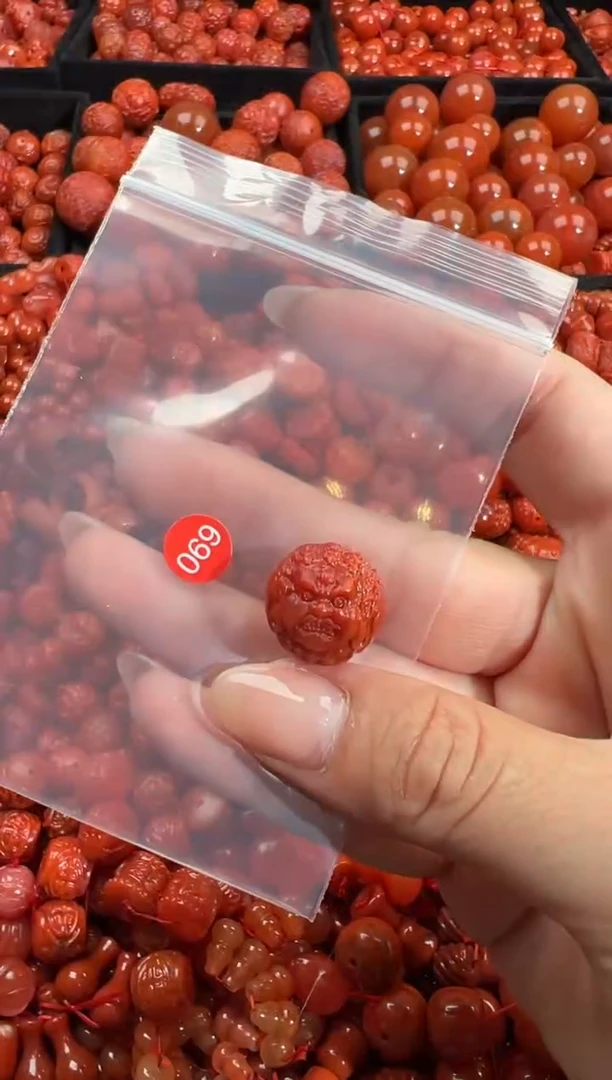 南红玛瑙未镶嵌颈饰1