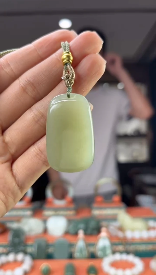 和田玉未镶嵌颈饰佩佩