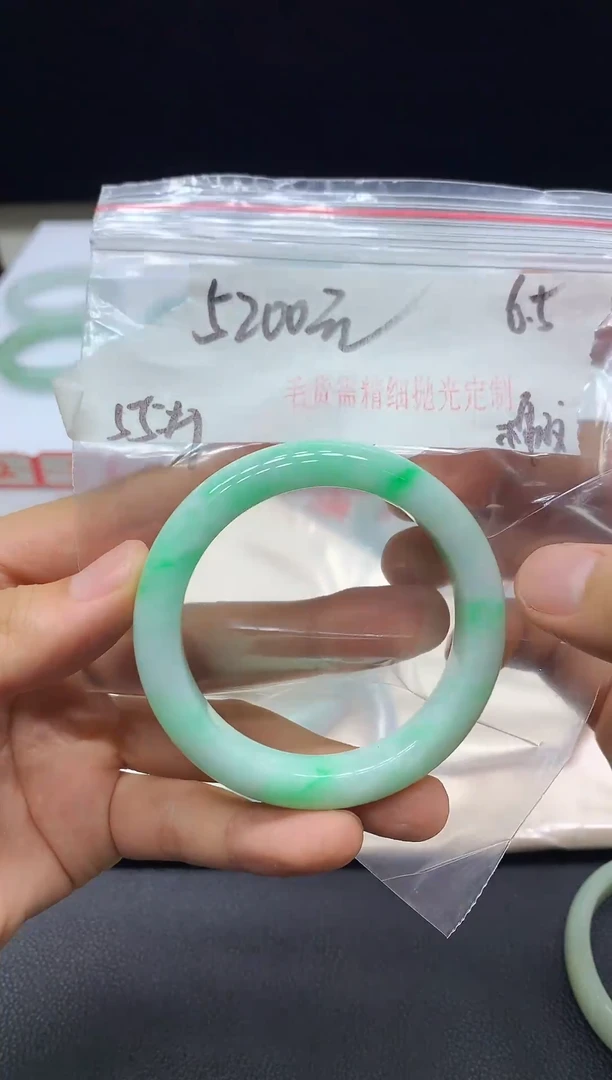 定制翡翠毛货需要精细抛光未镶嵌天然A货翡翠