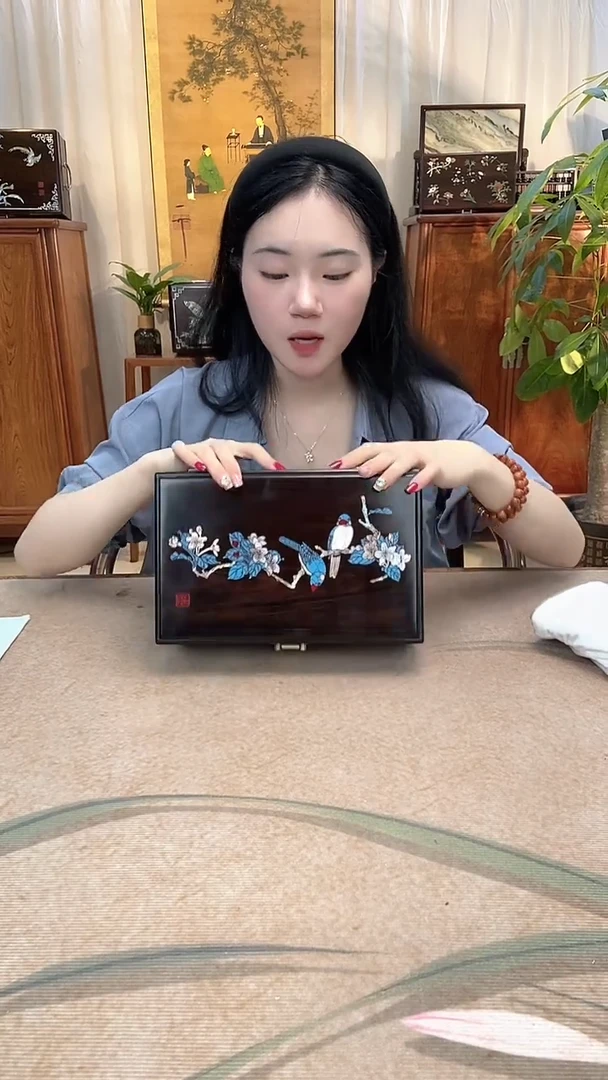 黑酸枝木类成套家具紫光檀 嵌螺钿 喜上眉梢线条盒 26*17*11
