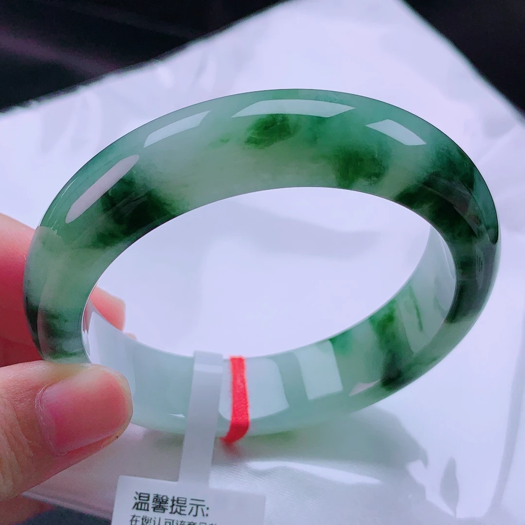 56圈冰透宽版轮胎飘绿花点缀贵气十足缅甸纯天然A货翡翠手镯