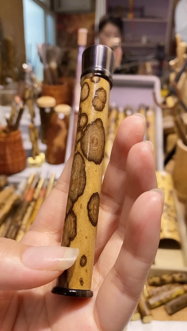 爱****?梅鹿竹精品小河江料牙签筒一个