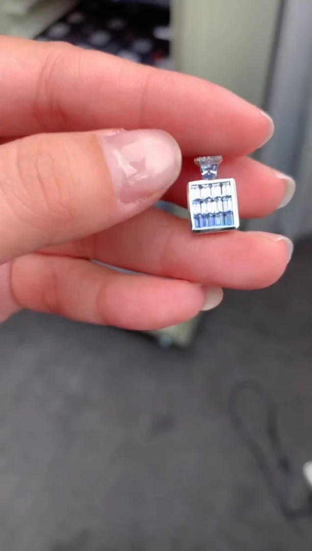 【闪购商品】蓝宝石颈饰18K金镶嵌1.2ct彩蓝宝吊坠