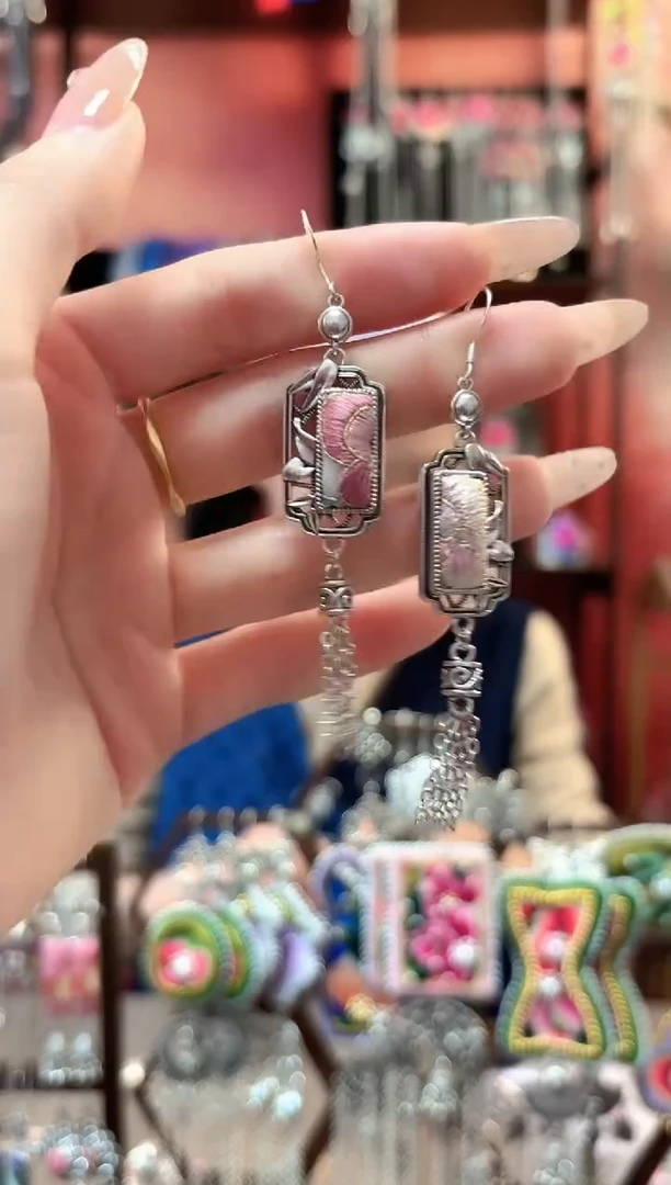 织绣云织谣民族风精美饰品   144