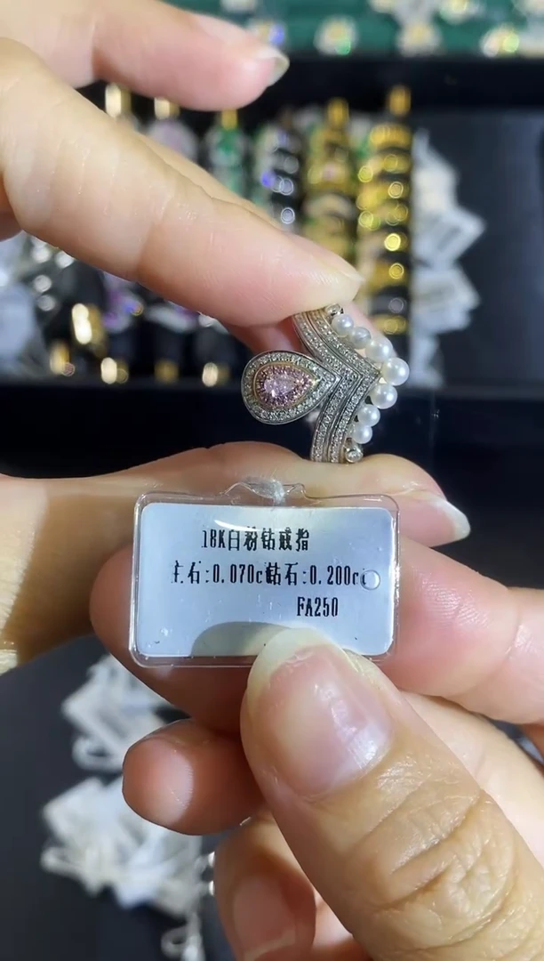 18K金镶嵌戒指钻石666