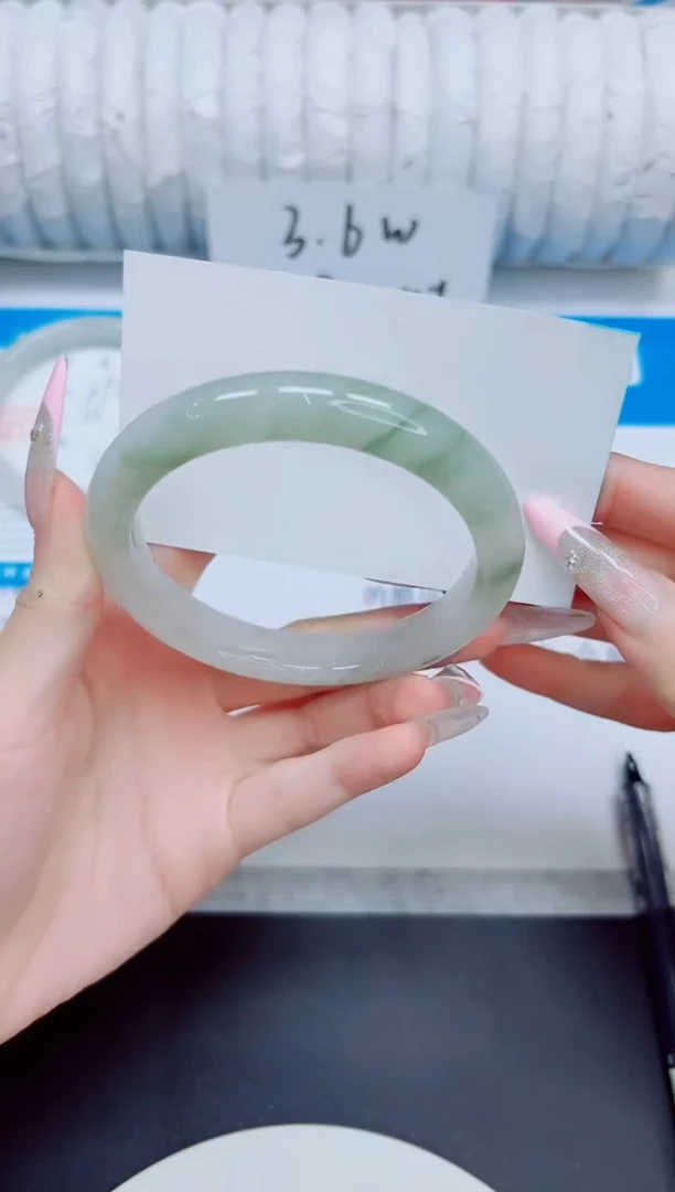 石英质玉手镯未镶嵌292/58.2