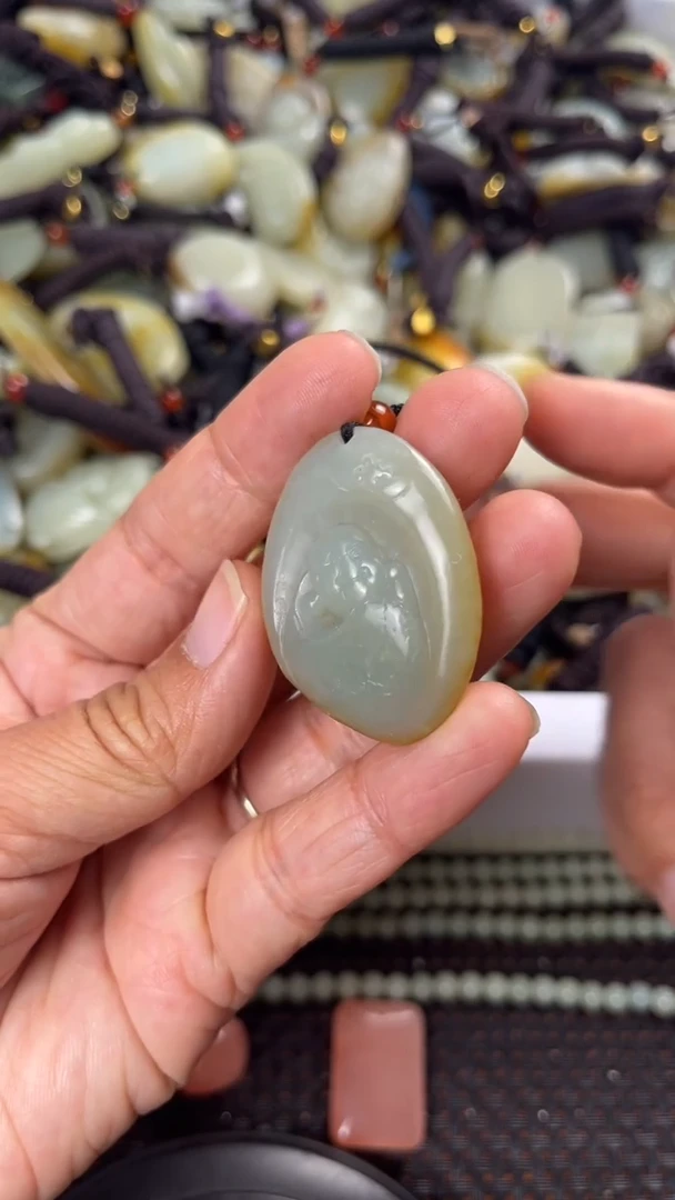 【闪购商品】和田玉颈饰未镶嵌多样性发货没有证书拍一发一有瑕