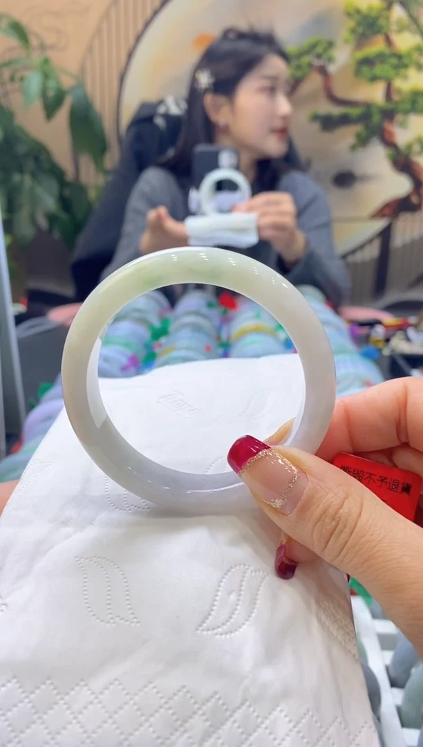 【闪购商品】翡翠手镯未镶嵌99915748