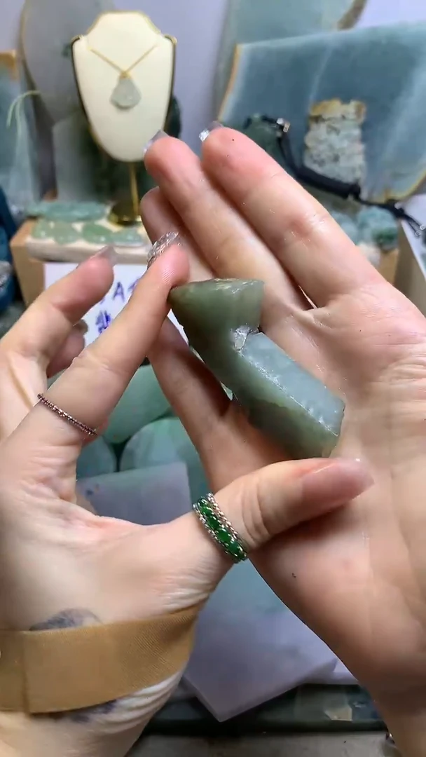 【闪购商品】翡翠挂件未镶嵌缅甸A货翡翠，没有运费险