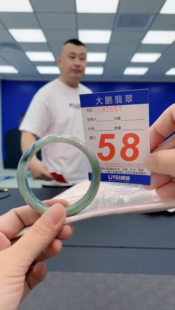 翡翠手镯未镶嵌AAAAAAAAAA