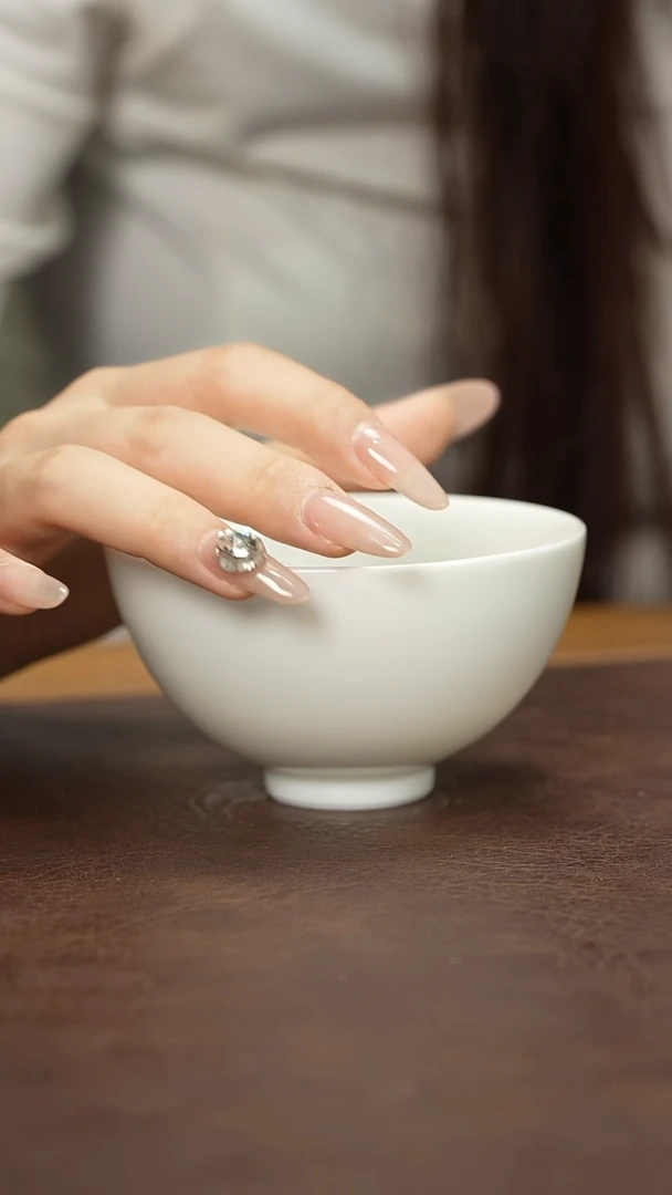 景德镇白胎大鸡心杯