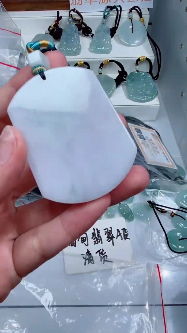 颈饰未镶嵌翡翠吊坠