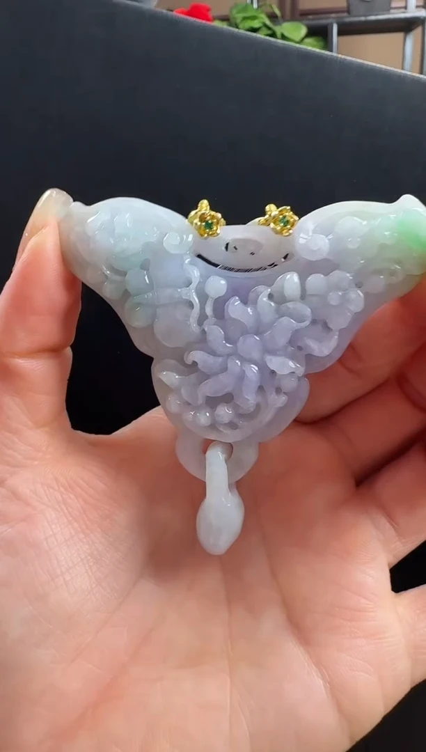 颈饰未镶嵌翡翠蝴蝶