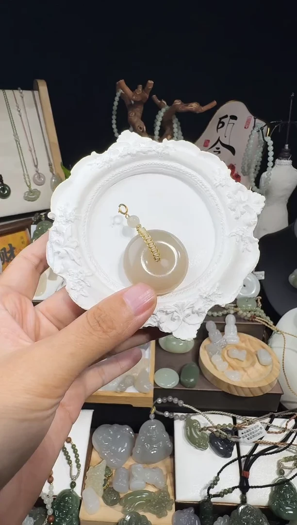 颈饰未镶嵌和田玉明***好藕粉平安扣