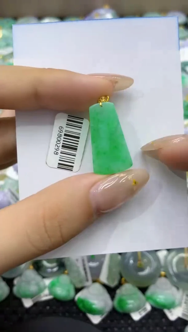 颈饰18K金镶嵌翡翠天然缅甸翡翠A货