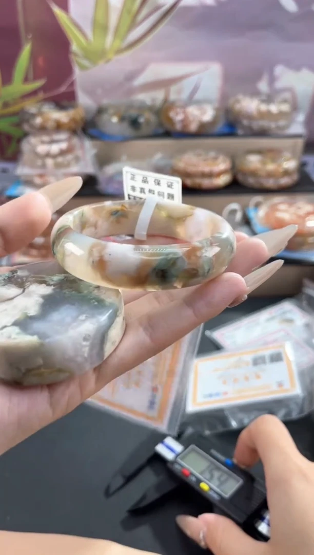未镶嵌手镯石英质玉55