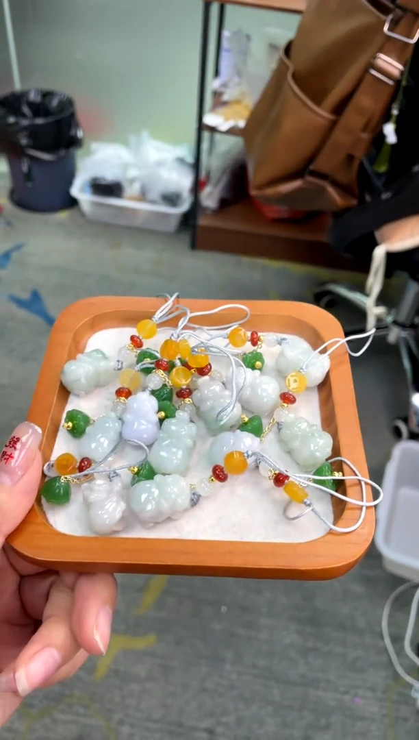 【闪购商品】翡翠吊坠(不含链)未镶嵌小猪多样性发货发一件