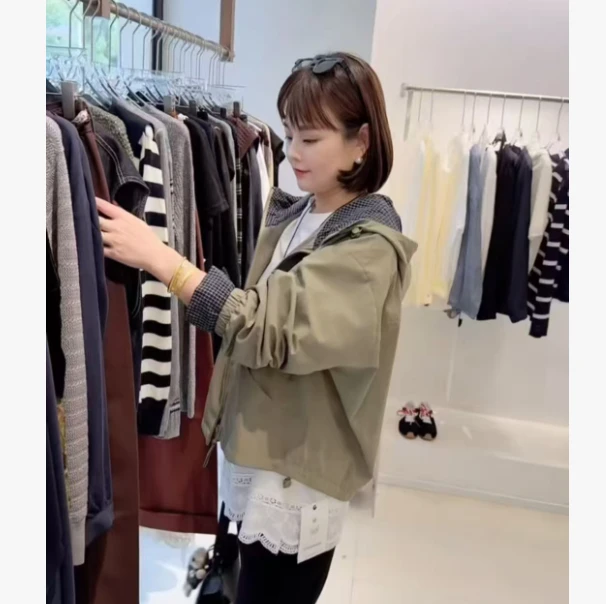 秋款时尚百搭拼接格纹连帽风衣外套