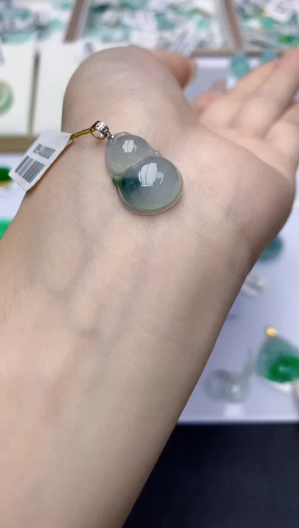 翡翠18K金镶嵌颈饰天然缅甸翡翠A货