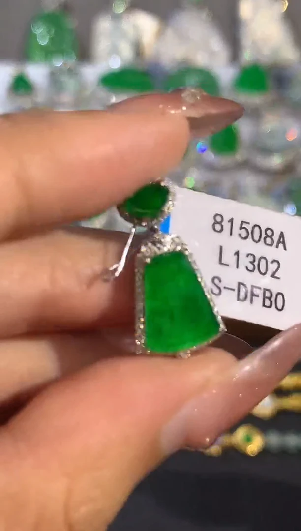 吊坠(不含链)18K金镶嵌翡翠L1302多样性发其一
