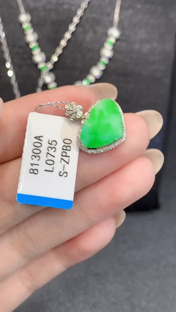 吊坠(不含链)18K金镶嵌翡翠L多样性发其一