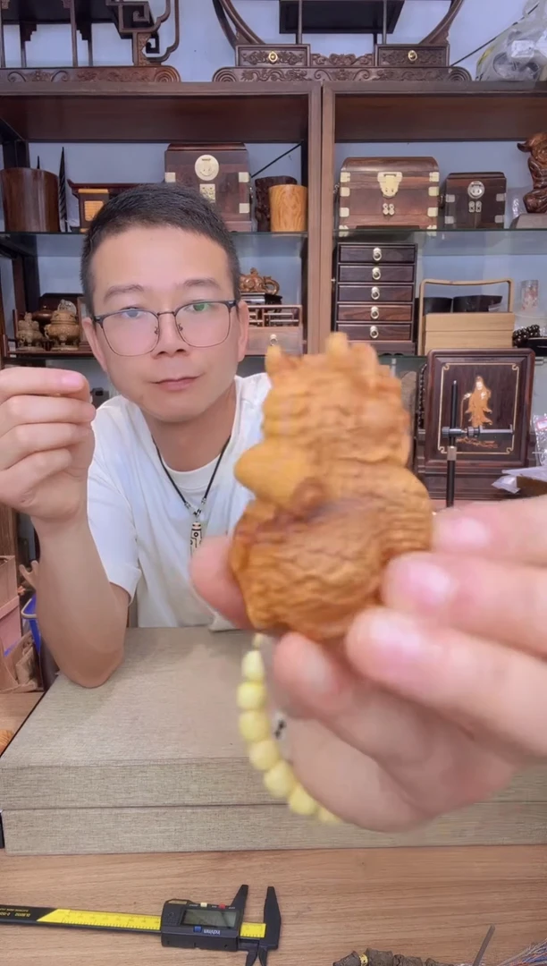 乌木类书架084崖柏麒麟摆件