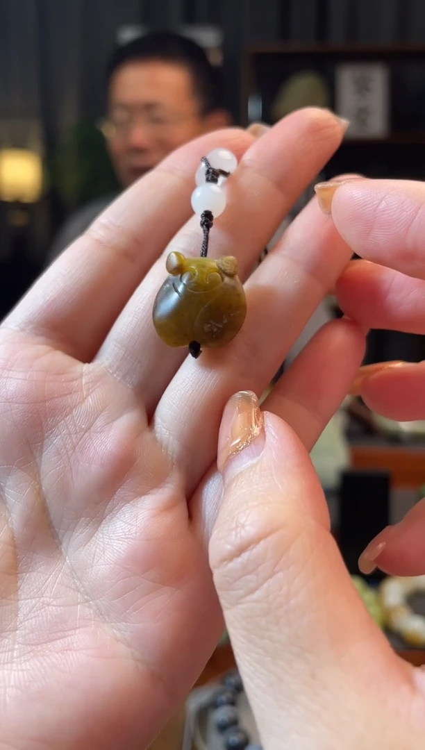 和田玉未镶嵌颈饰挂件