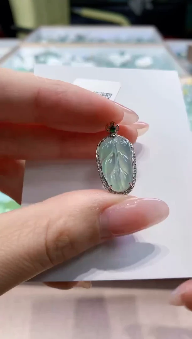 颈饰18K金镶嵌翡翠天然缅甸a货翡翠