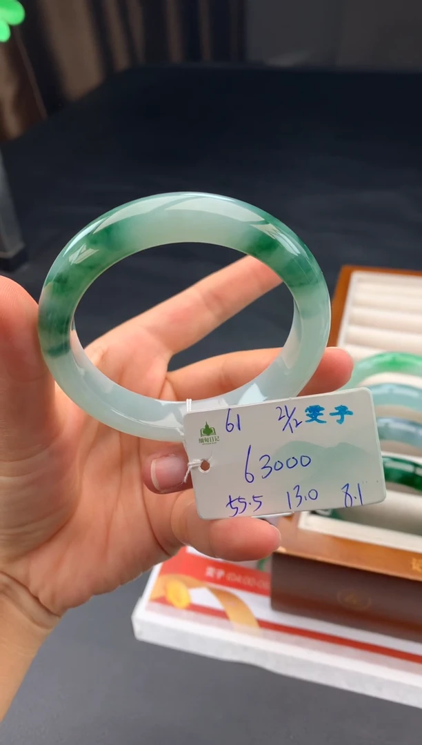 未镶嵌手镯翡翠翡翠自带#送人#，假一赔三