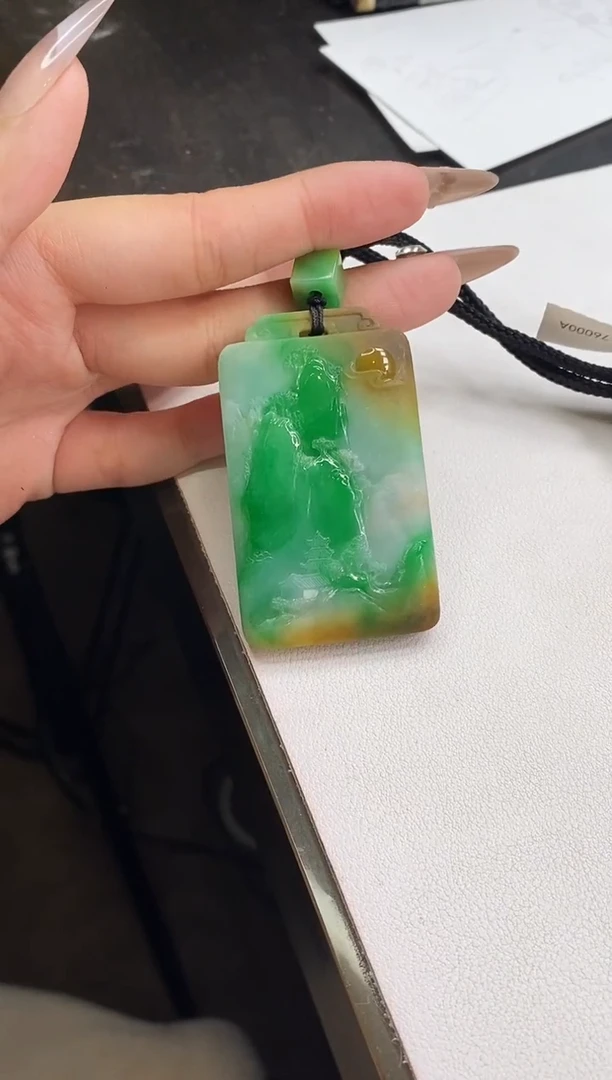 【闪购商品】翡翠颈饰未镶嵌山水牌